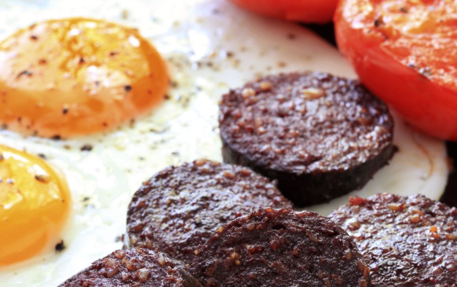 Irish Expressions:  How to Make Black Sausage.  Image of Irish Breakfast courtesy of Shutterstock.