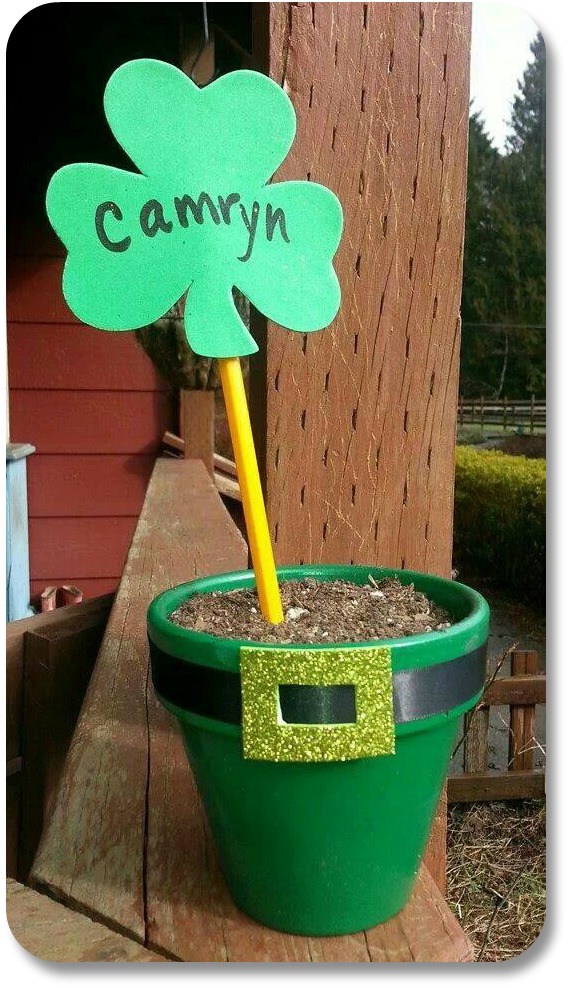 St Patricks Day Kids Crafts - Leprechan Hat Planter from The Posh Pixie