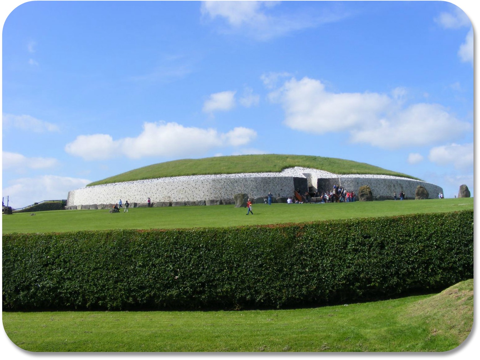 Irish Expressions - Newgrange.  Photocredit: Maewynia via Flickr.